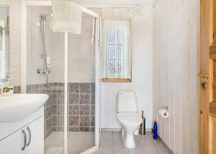 The Queen Path Right From The House *