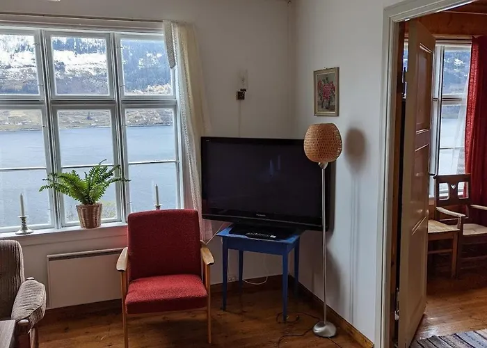 The Queen Path Right From The House 度假居 Tveit (Vestland)